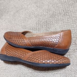 Dansko brown leather flats size 39. New condition. Never worn.
